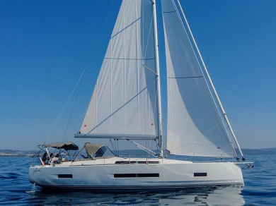 Sailboat to hire Cogolin at the best price