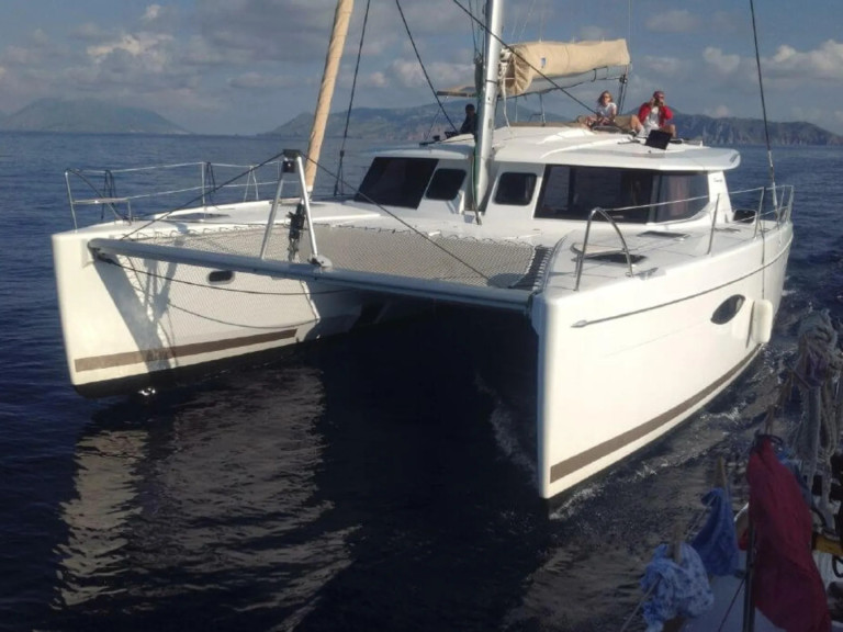 Location à Cogolin - Fountaine Pajot Helia 44 sur SamBoat