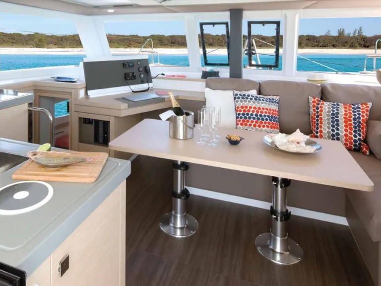 Location Catamaran à Cogolin - Fountaine Pajot Lucia 40 (3cab)