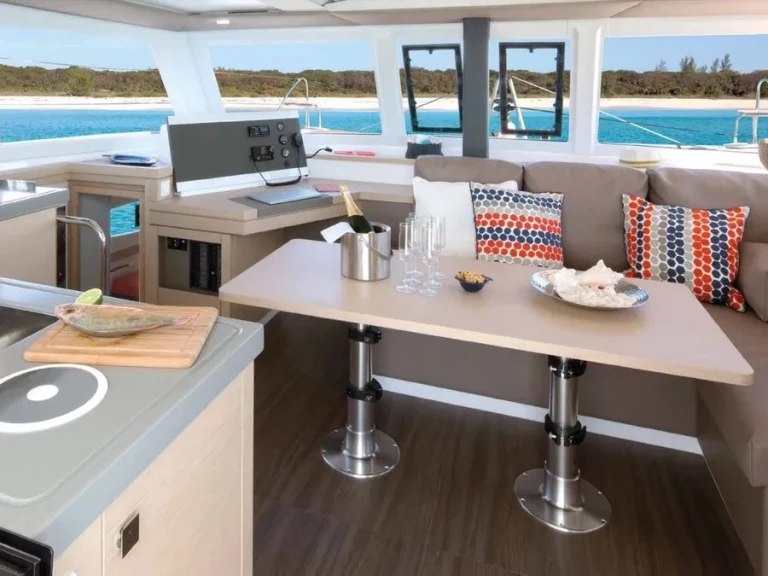 Location Catamaran à Cogolin - Fountaine Pajot Lucia 40 (3cab)