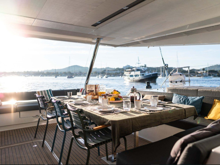 Location bateau Fountaine Pajot Samana 59 à Cogolin sur Samboat