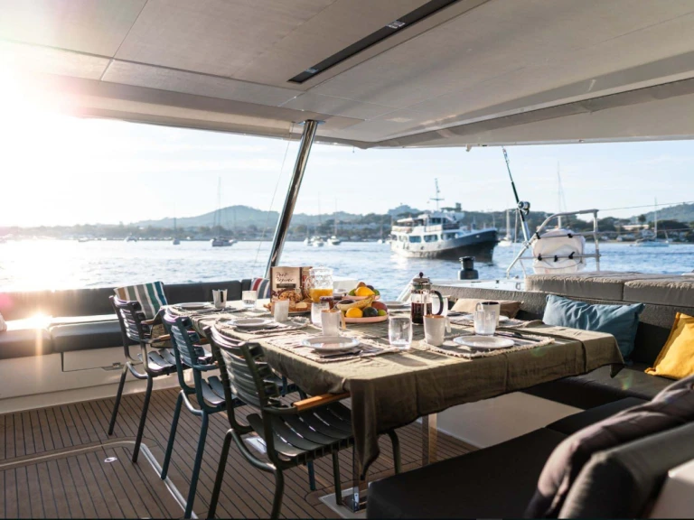 Location bateau Fountaine Pajot Samana 59 à Cogolin sur Samboat