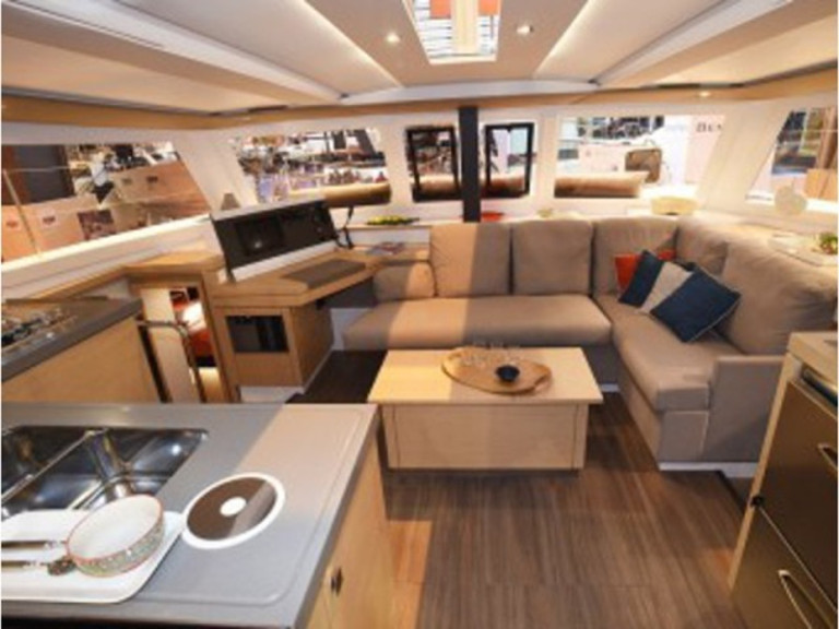 Fountaine Pajot Lucia 40 a louer à Port Grimaud