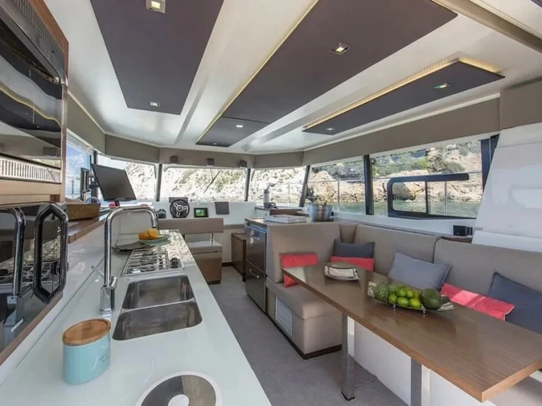 Location à Cogolin - Fountaine Pajot Fountaine Pajot MY 37 sur SamBoat