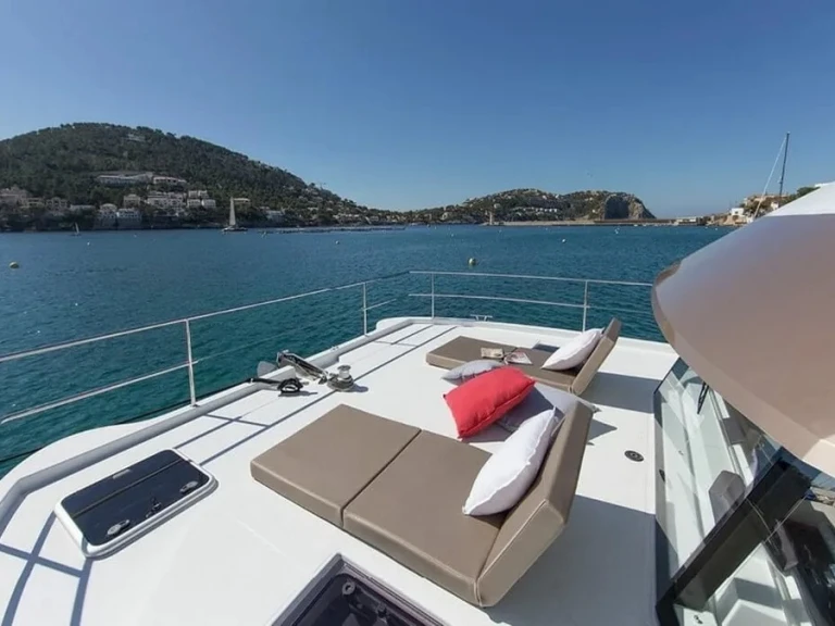 Louez un Fountaine Pajot Fountaine Pajot MY 37 à Cogolin