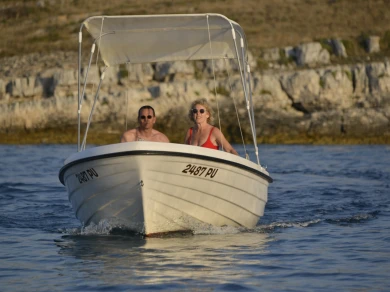 Hire Motorboat Ven with a boat licence