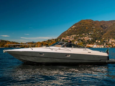 Rent a Cranchi Aquamarina 31 Côme (Ville)