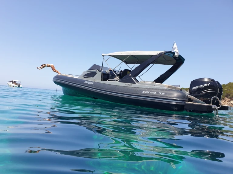 Louer Semi-rigide avec ou sans skipper Salpa à Ajaccio