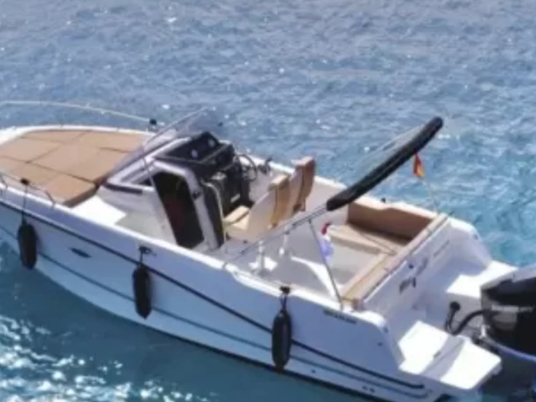 Location à Hyères - Quicksilver Activ 755 Sundeck sur SamBoat