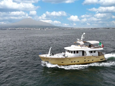 Noleggio Yacht di lusso Terranova Yachts con patente nautica