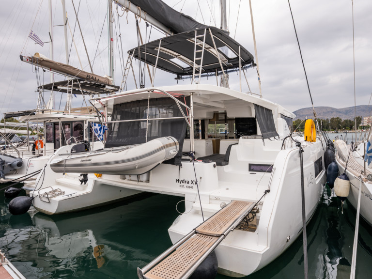 Catamaran à louer à Néa Péramos au meilleur prix