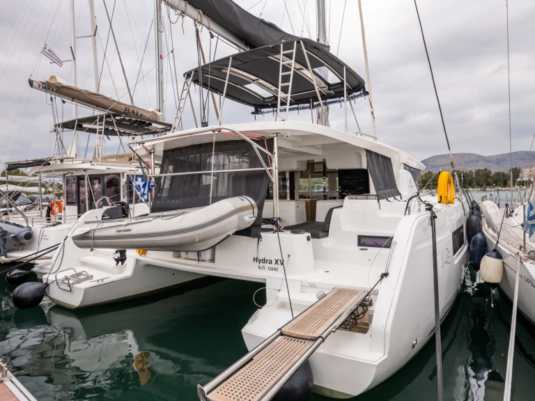Catamaran à louer à Néa Péramos au meilleur prix