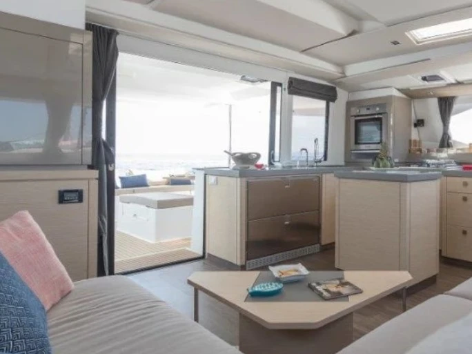 Louez un Fountaine Pajot Saona 47 à Toúrlos