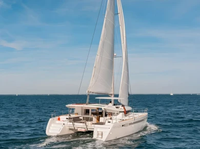 Boat rental Lagoon Lagoon 450 in Figari on Samboat