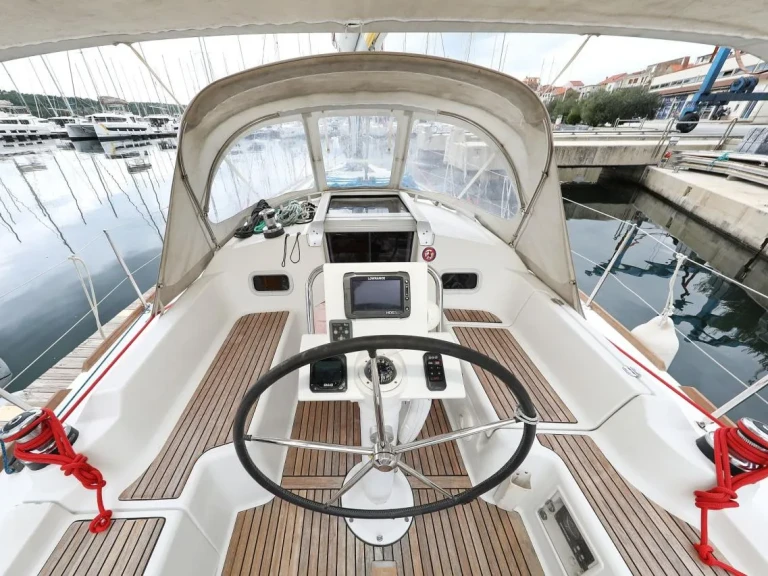 Louer Voilier avec ou sans skipper Bénéteau à Punat