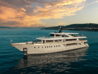 Alquiler Yate de lujo  con o sin  título de navegación