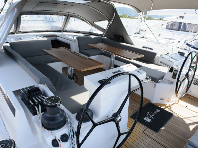 Location bateau Néa Péramos pas cher Bavaria C57