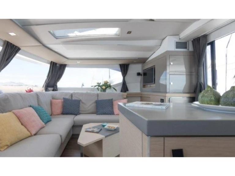 Louez un Fountaine Pajot Saona 47 à Álimos