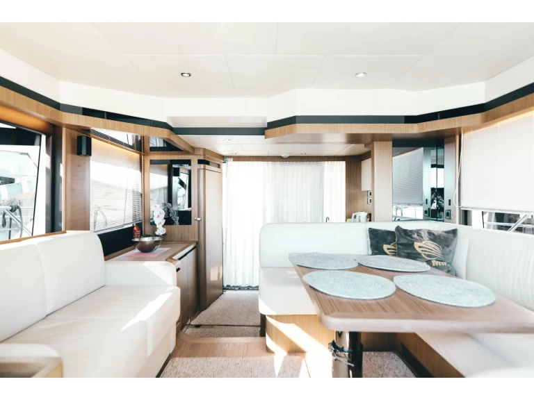 Louer Bateau à moteur avec ou sans skipper Absolute à Seget Donji