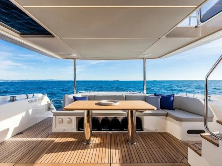 Location Bateau à moteur Absolute avec permis