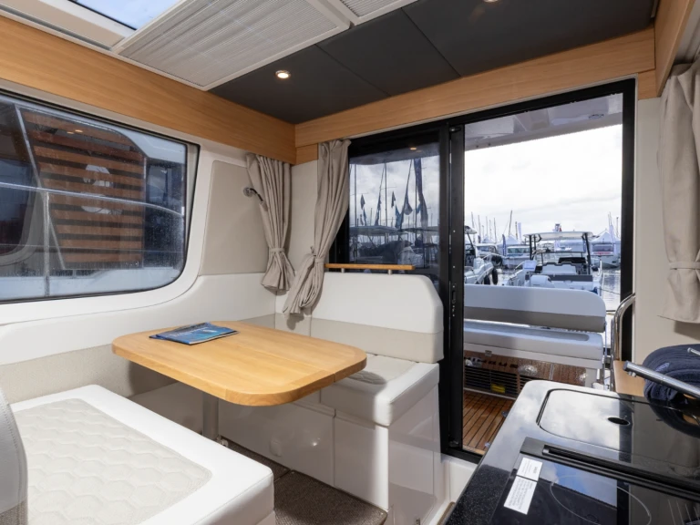 Louez un Nimbus Nimbus Commuter C11 à Split