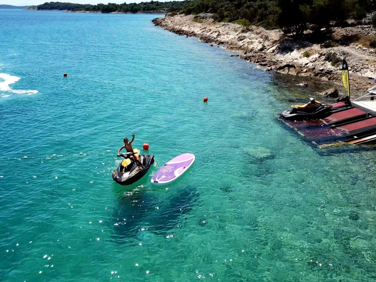 Jet ski à louer à Jezera au meilleur prix