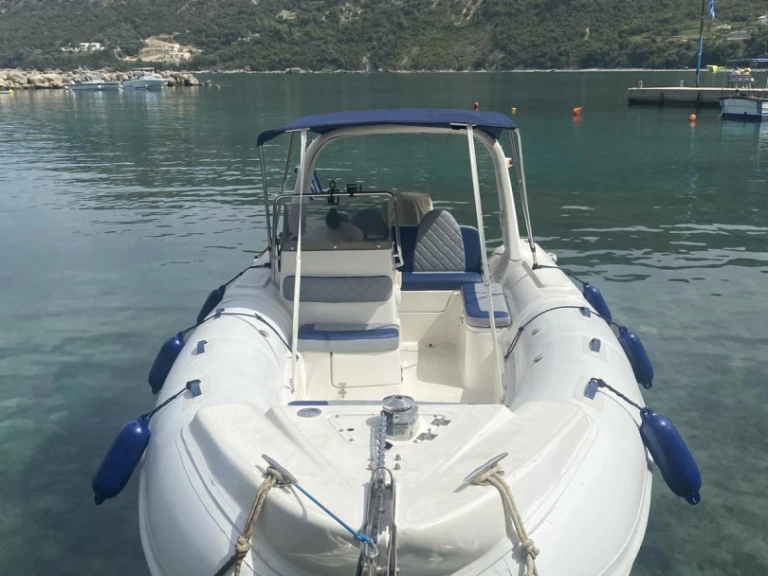 Louer Bateau à moteur avec ou sans skipper Horizon à Aríllas