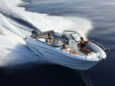 Bateau à moteur à louer à Sciez au meilleur prix