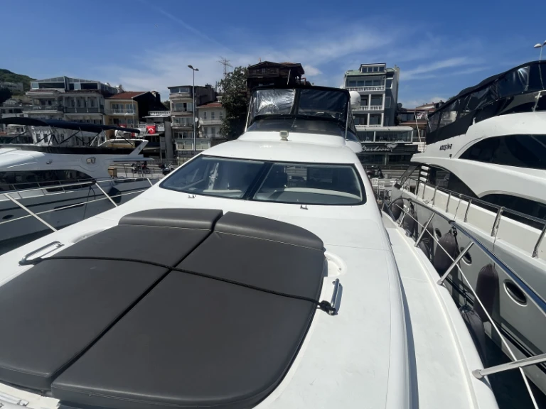 Louez un Azimut Absolute 43 Fly à Beşiktaş