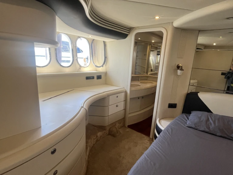Location bateau Azimut Absolute 43 Fly à Beşiktaş sur Samboat