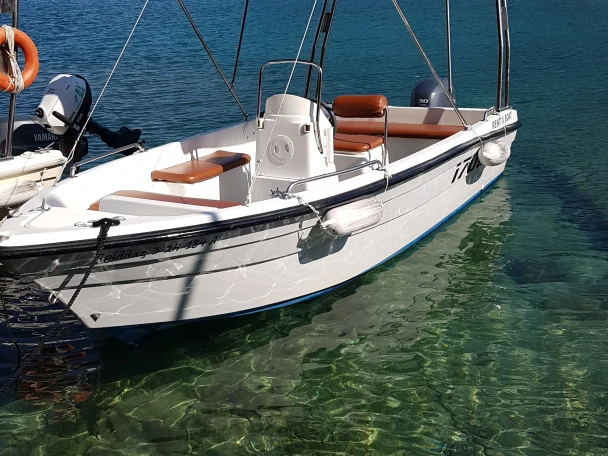 Bateau à moteur à louer à Aríllas au meilleur prix