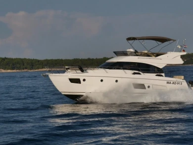 Luxury Yacht to hire Podstrana at the best price