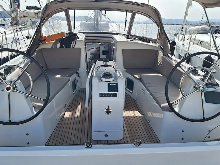 Location à Páleros - Jeanneau Sun Odyssey 410 sur SamBoat