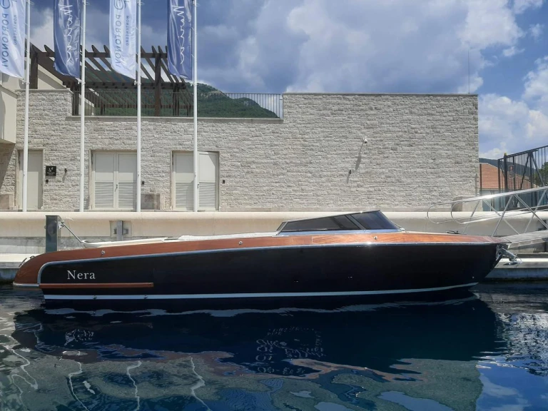 Bateau à moteur à louer à Portonovi au meilleur prix