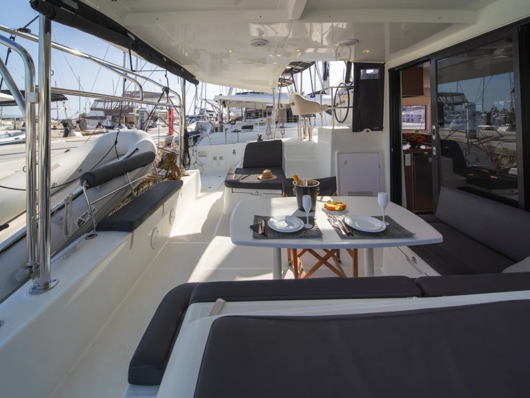 Location bateau Álimos pas cher Lagoon 42