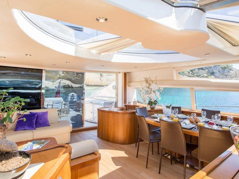 Location bateau Sunseeker Predator 82 à Port Mahon sur Samboat