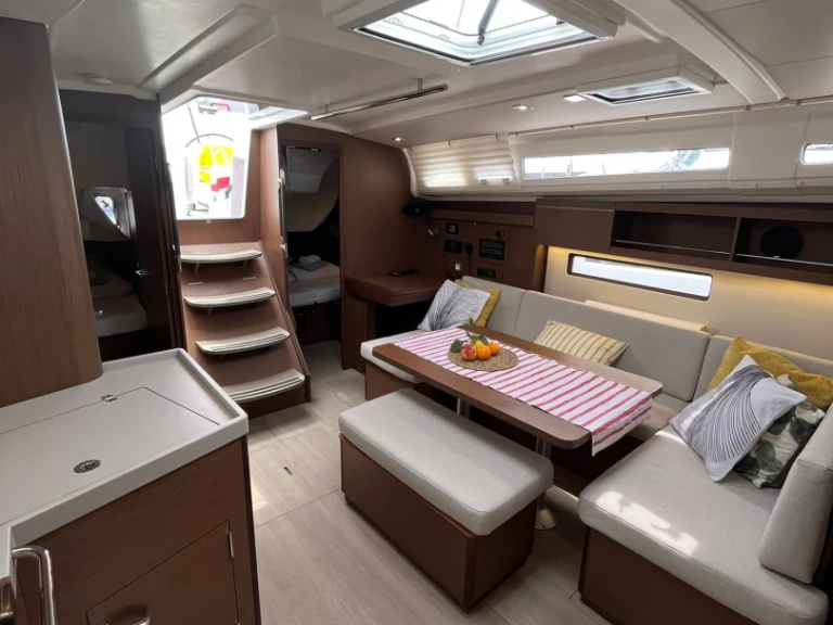 Bénéteau Oceanis 40.1 a louer à Pomer