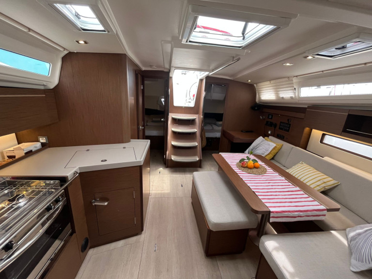 Bénéteau Oceanis 40.1 a louer à Pomer