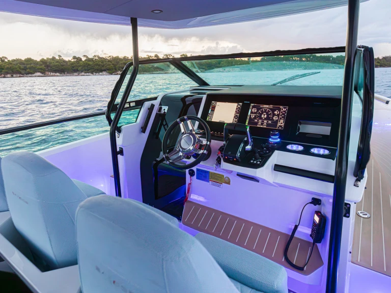 Location bateau Saxdor Saxdor 320 GTO à Trogir sur Samboat