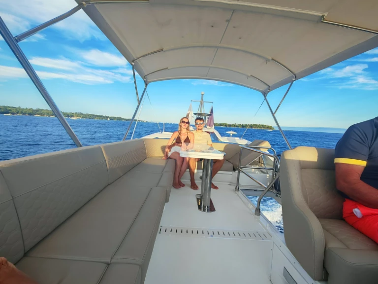 Location bateau Galeon Galeon 420 Fly à Mandelieu-la-Napoule sur Samboat