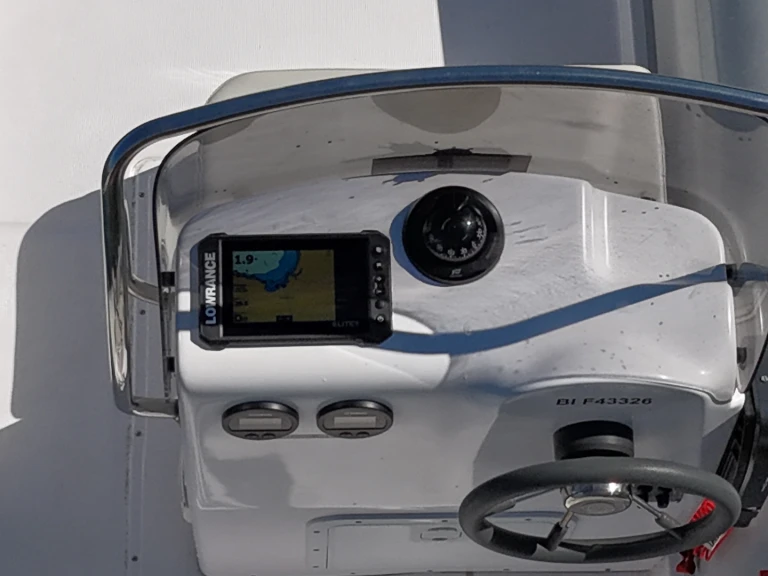 Louer Semi-rigide avec ou sans skipper Capelli à Galéria