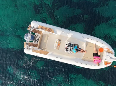 Capelli Tempest 700 charter bareboat or captained in  Galéria