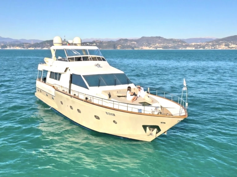 Location à Amalfi Coast - Versilcraft Falcon80 sur SamBoat