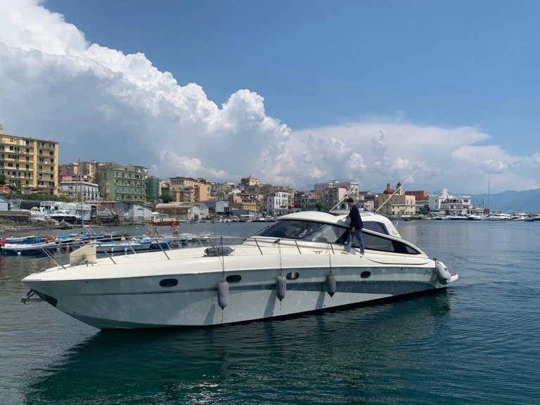 Bateau à moteur à louer à Castellammare di Stabia au meilleur prix