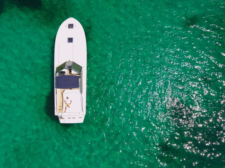 Bateau à moteur à louer à Porto Rotondo au meilleur prix