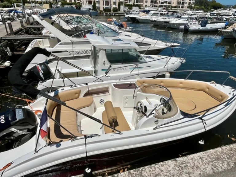 Location Bateau à moteur Cantiere Nautico Trimarchi avec permis