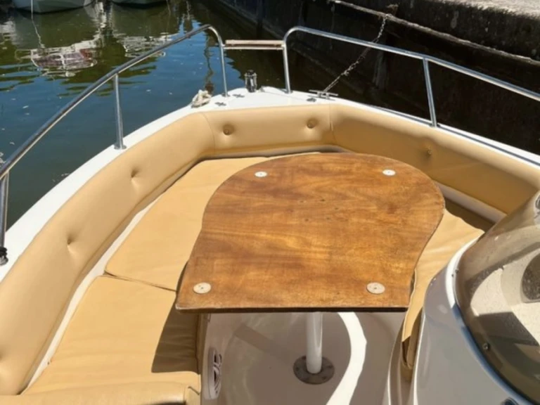Bateau à moteur à louer à Carnon-Plage au meilleur prix