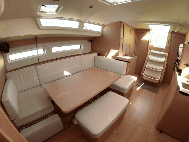 Jeanneau Sun Odyssey 490 a louer à Olbia