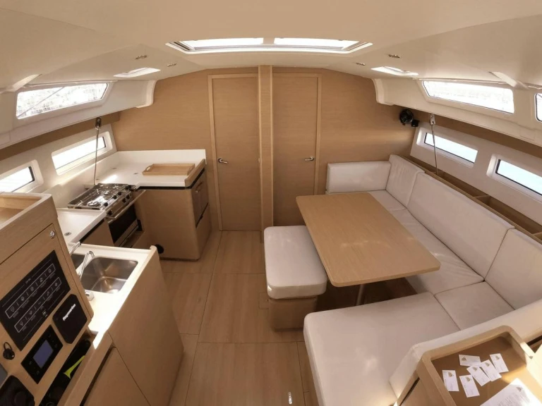 Location à Olbia - Jeanneau Sun Odyssey 490 sur SamBoat