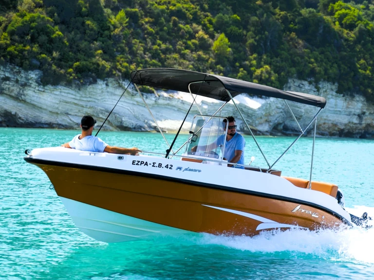 Location Bateau à moteur à Psaroú - Nireus Ω53